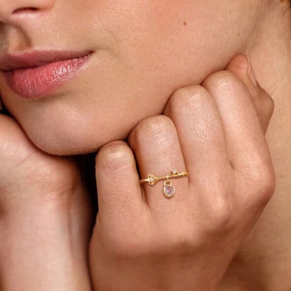 New key to my heart gold ring.. Sterling silver - Picture 3 of 6